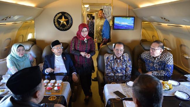 Ma'ruf Amin berusia ke-77 tahun hari ini. Ia mendapat ucapan spesial dari pilot pesawat yang membawanya.