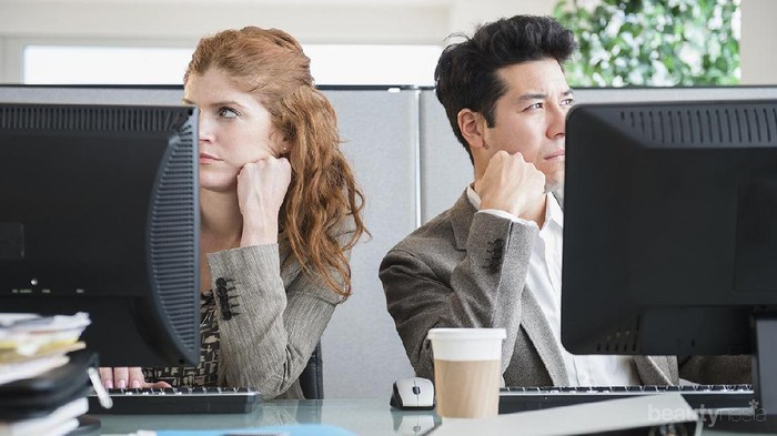 Sulit Dihindari, Inilah Tipe-tipe Teman Kantor Menyebalkan yang Mungkin Kamu Temui!