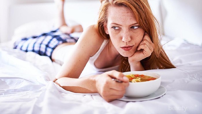 Hujan Bikin Mager? Jangan Lupa Siapin 5 Makanan Ini Aja Ladies!