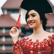 #FORUM Makeup Wisuda Pakai 100% Produk Lokal, Mungkin gak sih?