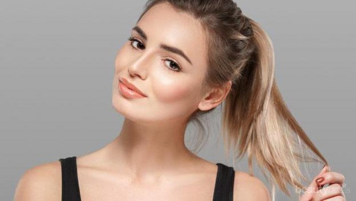 Lelah dengan Rambut Bercabang? Inilah Tips Mengatasi Rambut Bercabang yang Wajib Kamu Terapkan, Ladies!