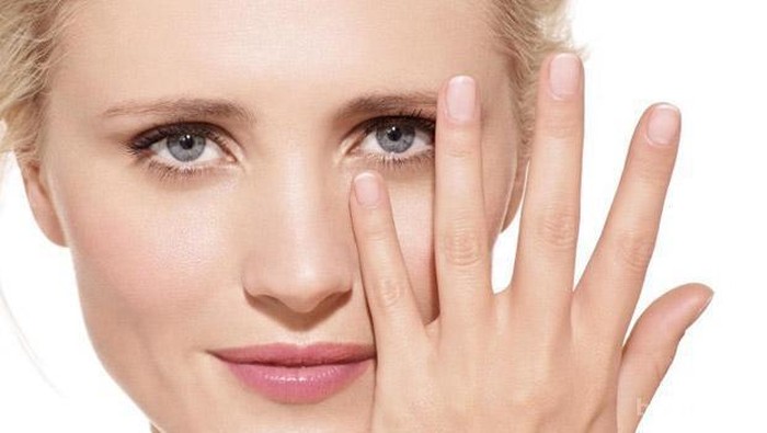 Ini Dia Beberapa Tips Menggunakan Concealer di Bawah Mata yang Benar Agar Tak Abu-abu