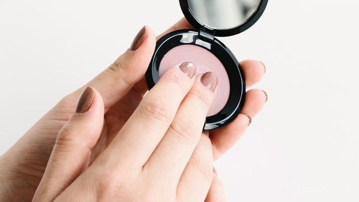4 Rekomendasi Cream Blush Lokal, Cocok untuk Tampilan Makeup Glass Skin