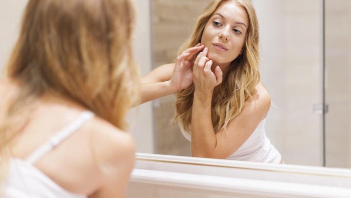 Jarang Diketahui Orang-orang, Inilah Bahaya Memencet Jerawat di Wajah, Ladies!