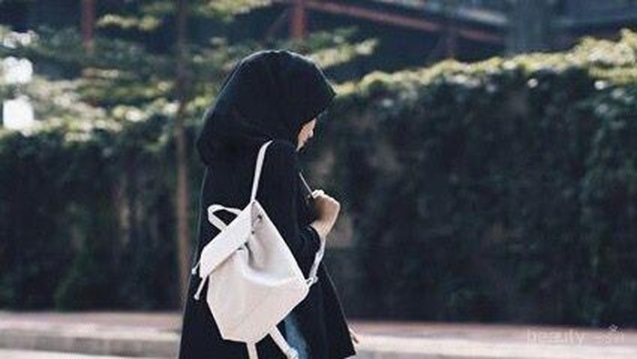 Bye Heels! Ini Dia Deretan Fashion Style untuk Hijabers Tomboy