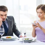 5 Trik Menjaga Hubungan dengan Pasangan yang Sama-sama Sibuk!