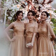 Tampil Makin Elegan dengan 5 Inspirasi Look Kebaya Berwarna Gold Ini