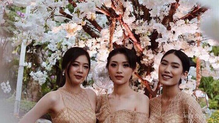 Tampil Makin Elegan dengan 5 Inspirasi Look Kebaya Berwarna Gold Ini Tampil Makin Elegan dengan 5 Inspirasi Look Kebaya Berwarna Gold Ini