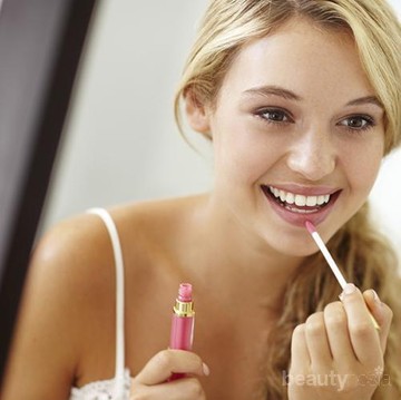 img-title Nggak Nyangka, Ternyata Lipstik Drugstore Ini Dupe dari Brand High End!