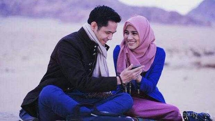 Enggak Nyangka, Ternyata Para Artis Indonesia Ini Menikah Tanpa Pakai Pacaran, Lho!