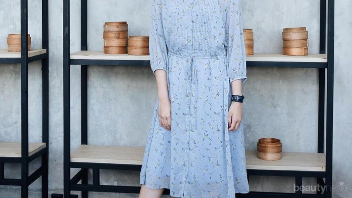 Begini Tips Memadukan Dress dan Sneakers yang Tetap Bikin Kamu Terlihat Manis dan Stylish