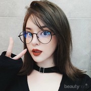 Cara Ini Akan Memudahkan Wanita Berkacamata untuk Mengaplikasikan Eyeliner, Coba Yuk!
