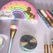So Gemas! Kamu Harus Punya Deretan Make Up Ini Kalau Ngaku Penggemar Unicorn Sejati