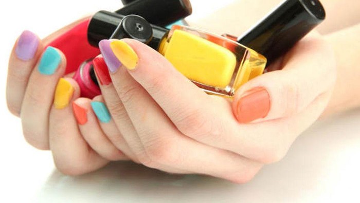 Hah, Membersihkan Kutek Tanpa Menggunakan Aseton? Ini Dia Caranya!