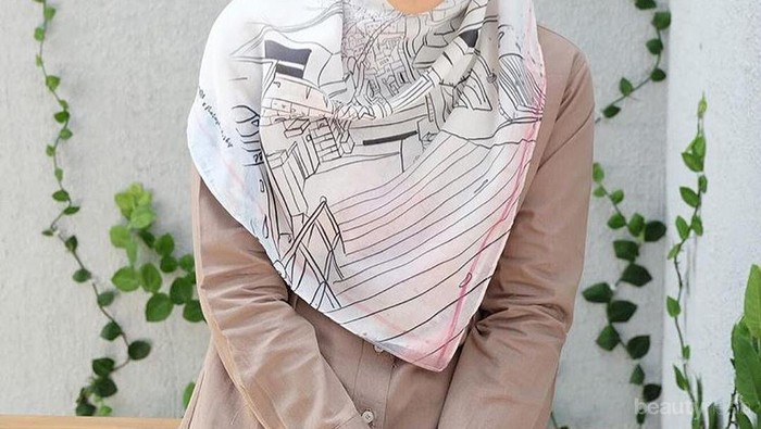 Tidak Hanya Promosi Produk Orang, Selebgram Hijabers Ini Punya Brand Hijab Voal Sendiri, Lho!