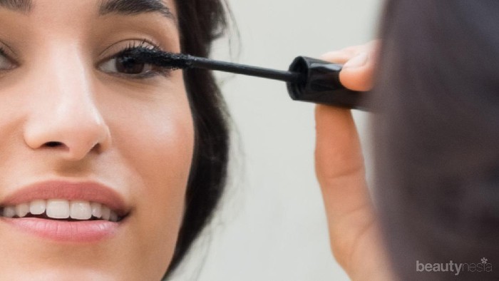 Ladies, Cobain Maskara yang Bisa Bikin Bulu Mata Jadi Super Lentik Ini yuk!