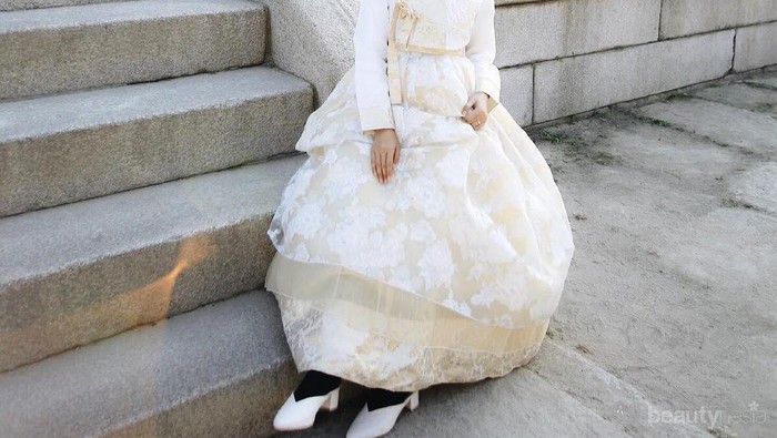 Gwiyeowo! Lihat Deretan Aksi Cantik Para Hijaber Saat Mengenakan Hanbok, Yuk!