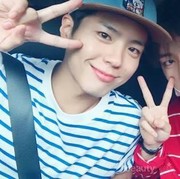 #FORUM Lebih Suka Park Bo Gum atau V BTS?