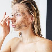 Catat Baik-Baik, Begini Cara Memilih Exfoliator yang Tepat Untuk Jenis Kulitmu!