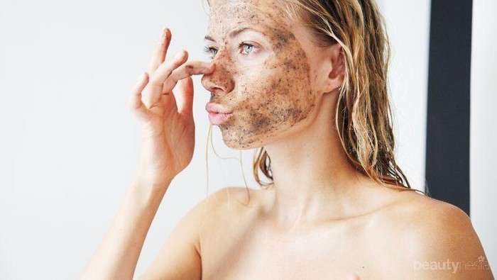 Catat Baik-Baik, Begini Cara Memilih Exfoliator yang Tepat Untuk Jenis Kulitmu!
