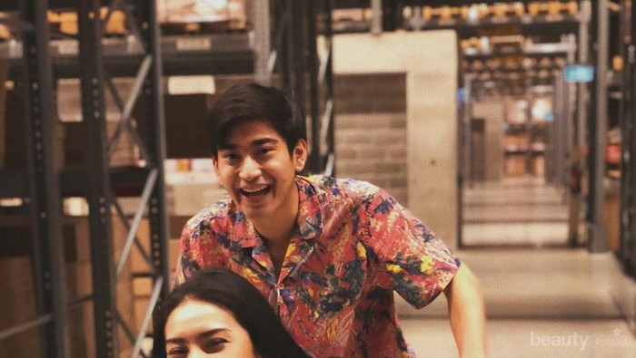 Saat Nge-Date, Bikin Gebetan Kamu Terpesona dengan Fashion Look Ini!