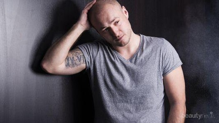Cowok Kamu Mengalami Kebotakan? Ups, Intip Rekomendasi Produknya di Sini!