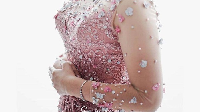 Anggunnya! Inspirasi Gaya Rambut Sanggul Ini Cocok Banget untuk Dipadukan dengan Kebaya Lamaran