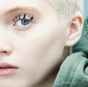 Ladies, Pede Gak Pakai Maskara Kayak Begini? Hehe..