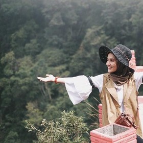 Ladies Catat Baik-Baik! Ini 4 Desain Baju Untuk Hijabers Bertubuh Kurus Agar Terlihat Lebih Gemuk!