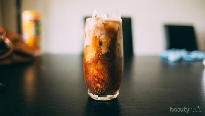 7 Langkah Membuat Iced Coffee Latte Sendiri di Rumah, Gampang Lho!