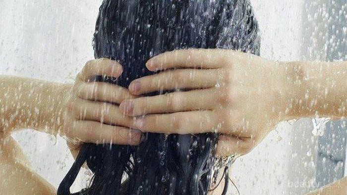 Tidak Banyak Diketahui, Ini Manfaat Luar Biasa Mandi Sebelum Subuh untuk Kesehatan
