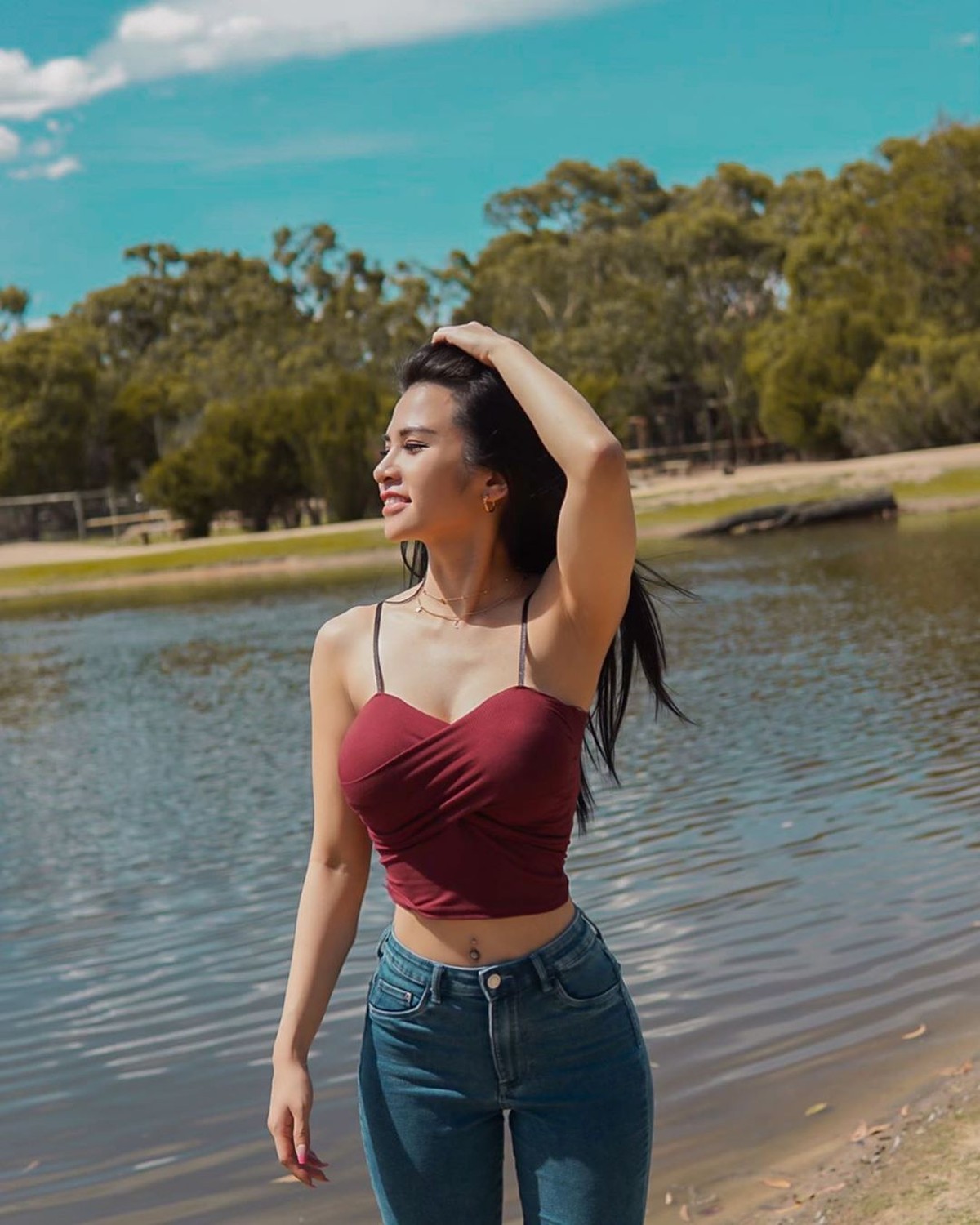 Maria Vania menjadi sosok presenter yang sangat dikagumi oleh para lelaki&period; Setiap unggahannya di Instagram selalu bisa menarik perhatian&period;