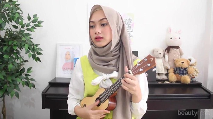 Tidak Hanya Berparas Cantik, Selebgram Berhijab Ini Juga Punya Suara Merdu, Lho!