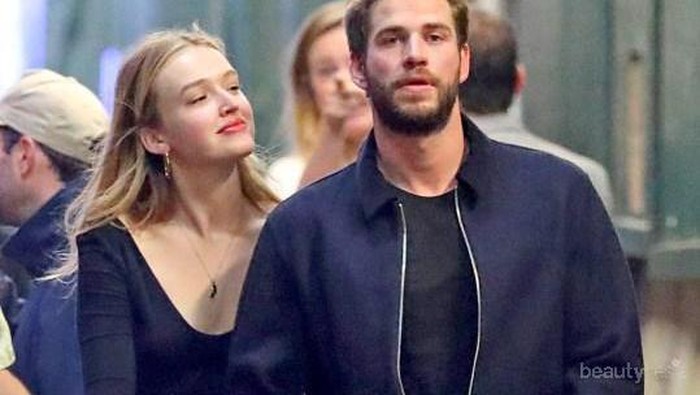 Newly Love Bird, Liam Hemsworth Pamer Kemesraan dengan Maddison Brown