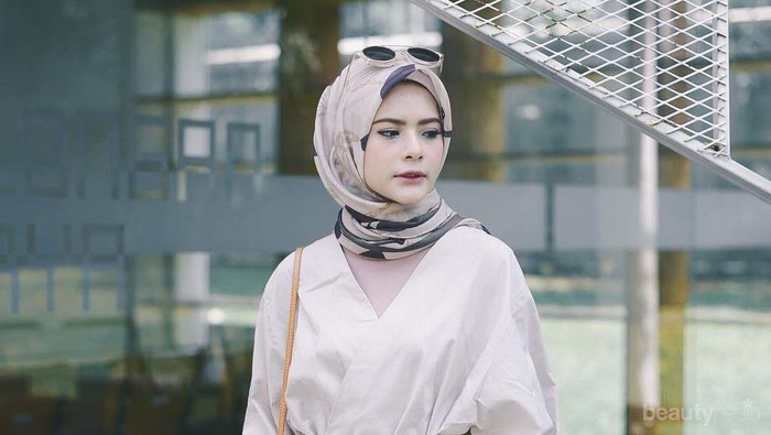 Punya Bentuk Super Gemas, Atasan Model Kimono Tali Seperti Ini Kini Hits Banget!