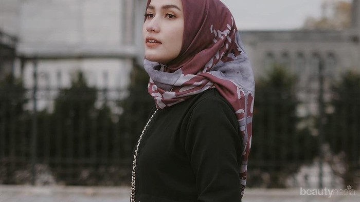 Ingin Terhindar dari Panas dan Gerah? Ini 4 Bahan Hijab yang Wajib Kamu Punya!