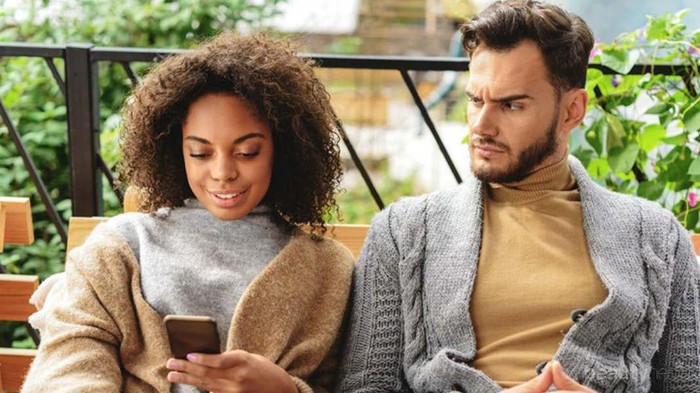 6 Perilaku Ini Bikin Cewek Ilfeel Saat PDKT, Hati-hati Deh!