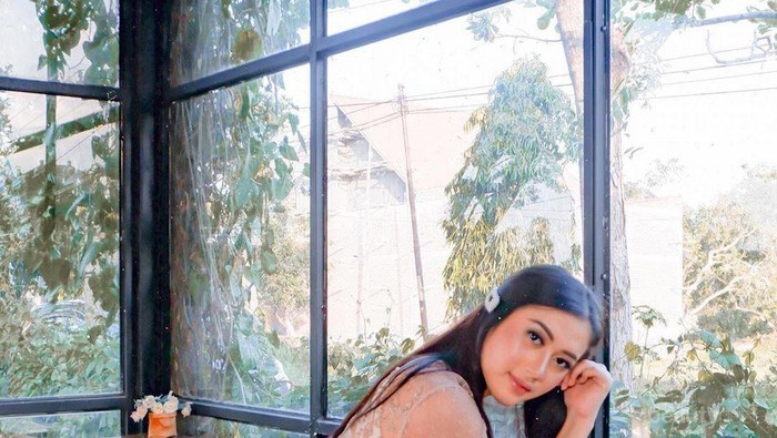 Modisnya Gaya Liburan Yasmin Oktavia, Miss Marine Tourism Indonesia 2019