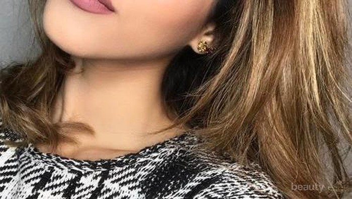 Biar Makin Cetar dan Bikin Silau, Begini Cara Pakai Highlighter yang Benar