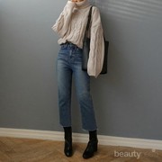 Tetap Stylish di Musim Hujan, dengan 7 Inspirasi Padu Padan Sweater Ini!