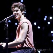 Punya Rambut Ikal yang Bikin Gemas, Begini Perawatan Rambut ala Shawn Mendes