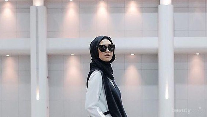 Anti-Mainstream, Inspirasi Style Hijab Bergaya Fashion Edgy Ini Wajib Dicoba!