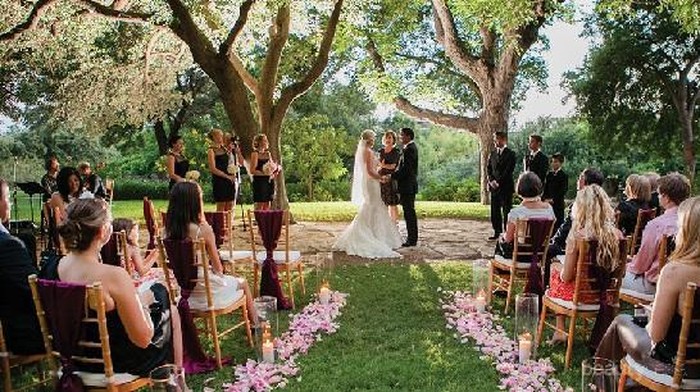 Tak Harus di Gedung, Ini 6 Alternatif Tempat Mengadakan Resepsi Pernikahan!