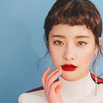img-title Biar Tak Cepat Luntur di Siang Hari, Trik Ini Bikin Make Up Kamu Jadi Tahan Lama Seharian