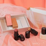 Halolight dari Rollover Reaction Ini Dijamin Bakal Bikin Wajahmu Glowing Secara Praktis