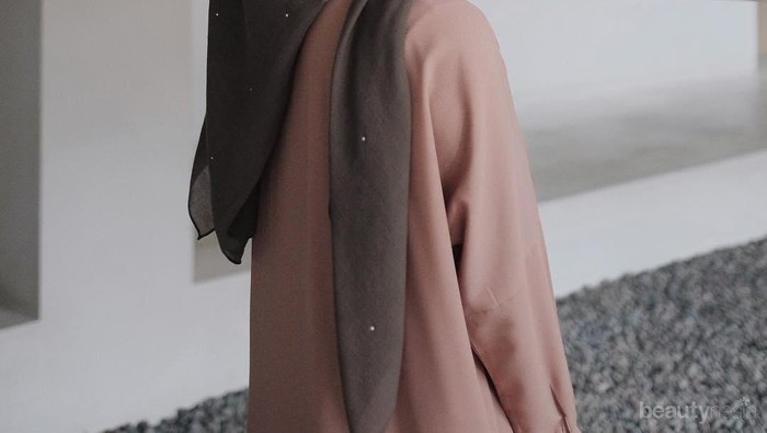 Ini Dia Gaya Hijab Pastel Ala Aghnia Punjabi dan Hamidah Rachmayanti! Lebih Asik Mana?