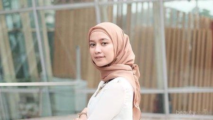 Dari Pashmina Hingga Segiempat, Ini Trik Memakai Hijab untuk Wanita Berdahi Lebar Agar Tersamarkan