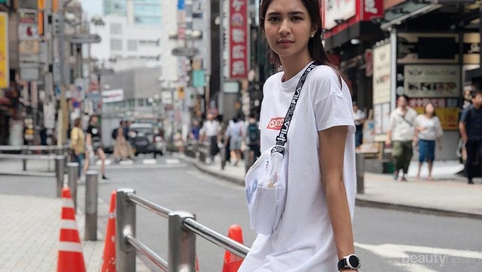 Cari Inspirasi OOTD Liburan? Intip OOTD ala Mikha Tambayong Ini