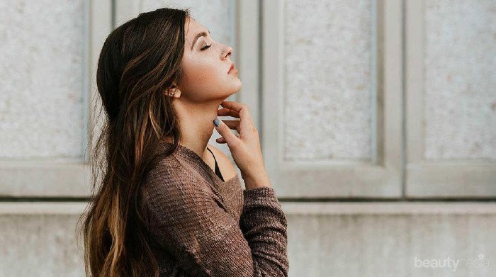 Praktis Kok, Kamu Cukup Lakukan Hal Ini untuk Mengatasi Double Chin Biar Kembali Tirus Lagi!