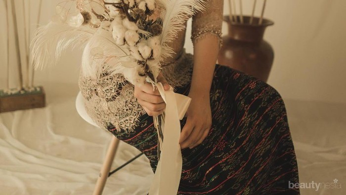 Inspirasi Look Kebaya Berwarna Cream Agar Terlihat Mewah